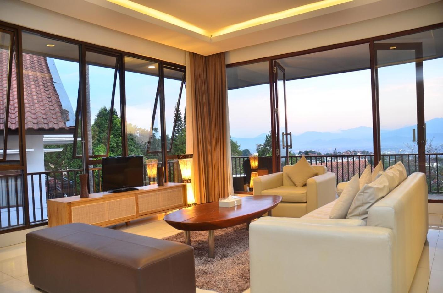 Oyama City View Villa 4 Bedrooms With A Private Swimming Pool บันดุง ภายนอก รูปภาพ