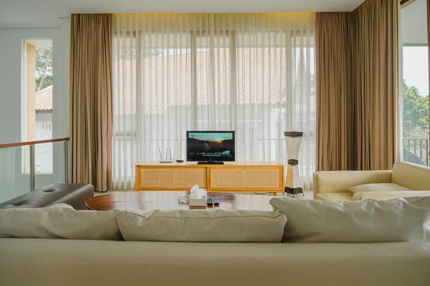Oyama City View Villa 4 Bedrooms With A Private Swimming Pool บันดุง ภายนอก รูปภาพ