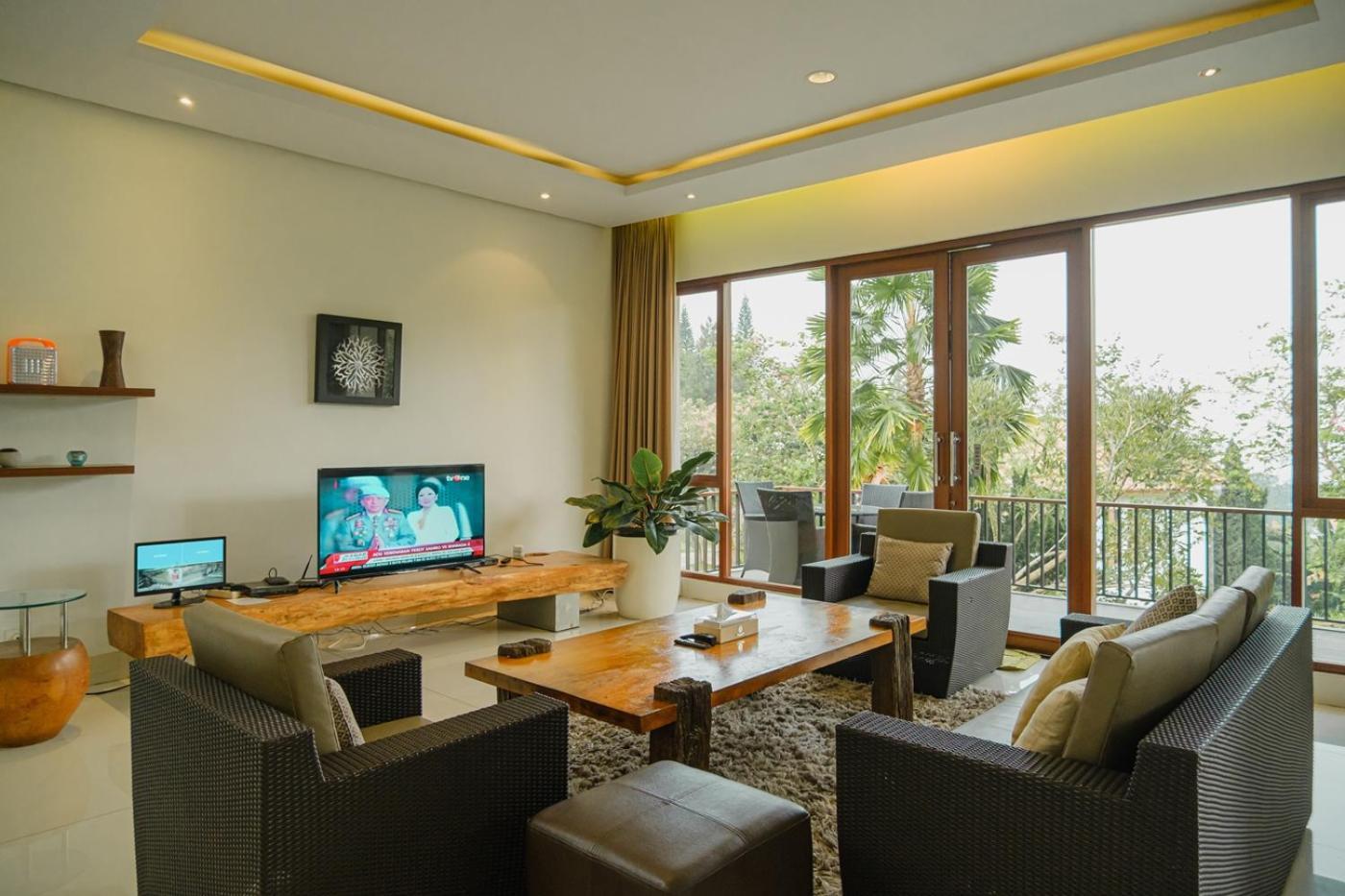Oyama City View Villa 4 Bedrooms With A Private Swimming Pool บันดุง ภายนอก รูปภาพ